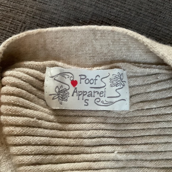 Poof Apparel cropped button down - Picture 3 of 4